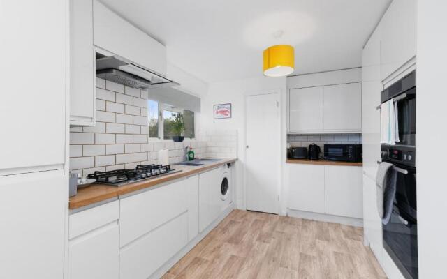 Brambles House West Drayton 3 Bedroom