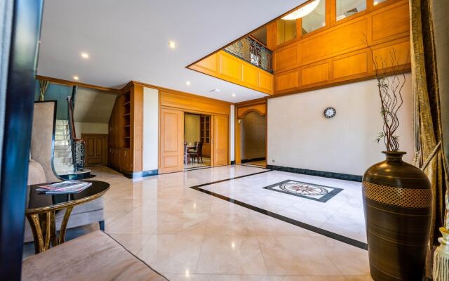 Luxury 6 Bed Mansion - CAS
