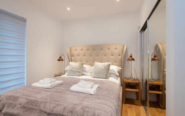 10 Loch View With Loch Views