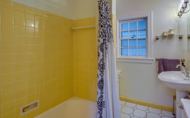 Spacious Durham Apartment Near Downtown