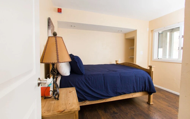 Quaint 2 Bedroom Minutes From Gondola