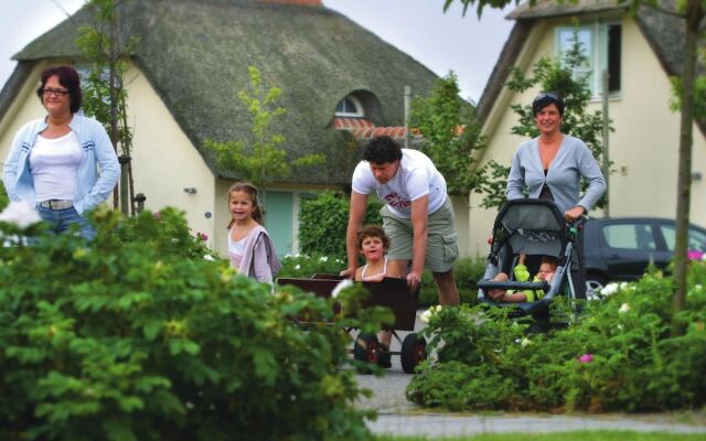 Thatched Villa With Dishwasher, sea at 1 km. in Domburg