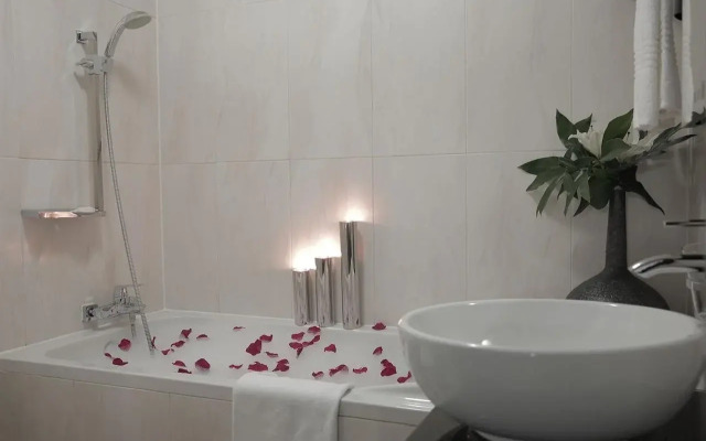 Oak Plaza Hotel - East Legon