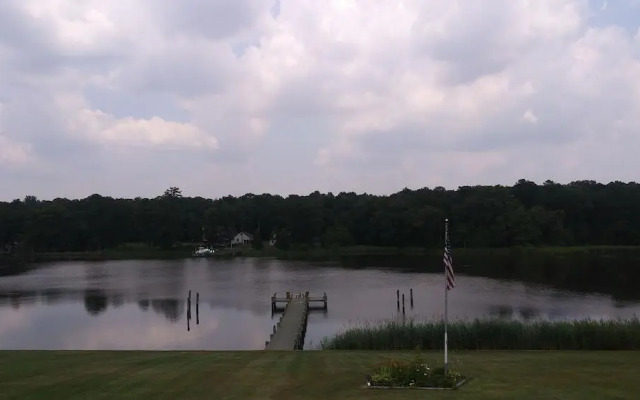 Marvel's on the Creek