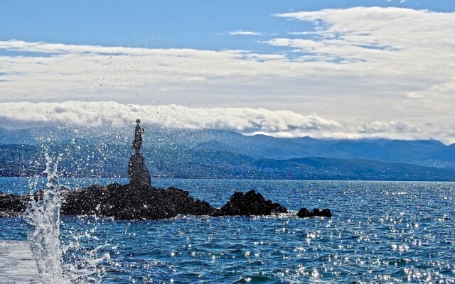 Inviting 1-Bed Apartment in Ičići