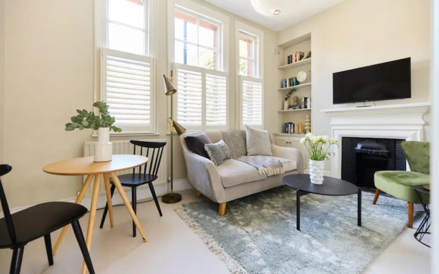 The Putney Classic - Trendy 2bdr Flat