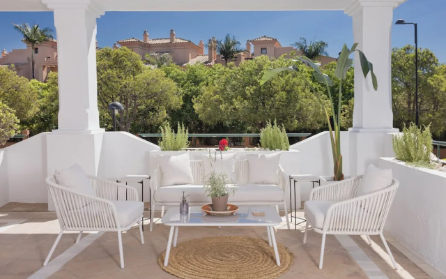 3 Bedroom, 3 Bathroom Beachside Apartment