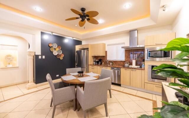 Bocaraca 2 - Luxury 2 BR Condo