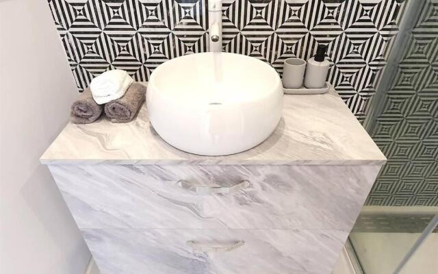 SKOL 645. Exclusive Three Bedrooms Apartment with Sea Views