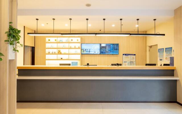 Hanting Hotel Dalian Zhongshan Square Metro Station