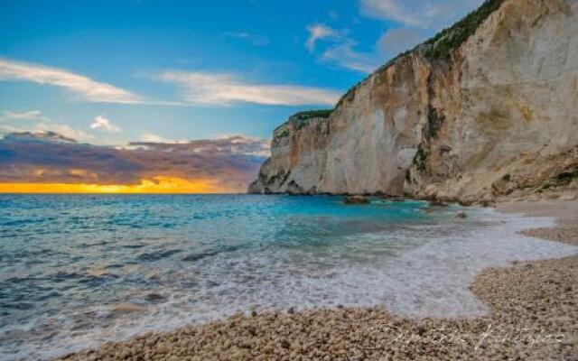 Paxos Fairytales Lovenest 2