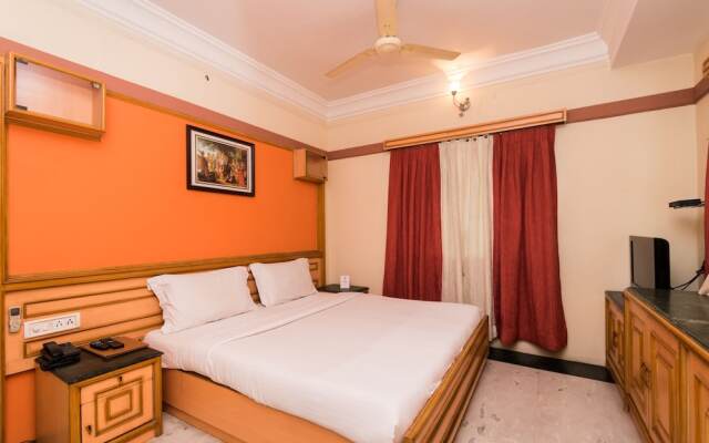 OYO 9182 Kings Crown Hotel