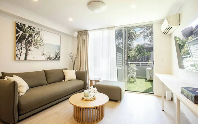 Luxurious Manly Retreat With Beachside Bliss