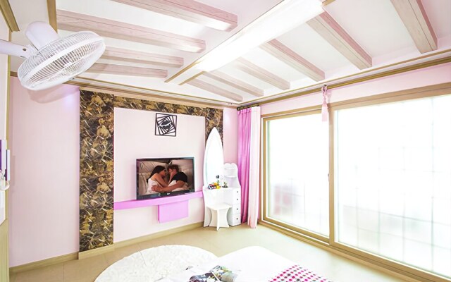 Geoje Hwamog Pension