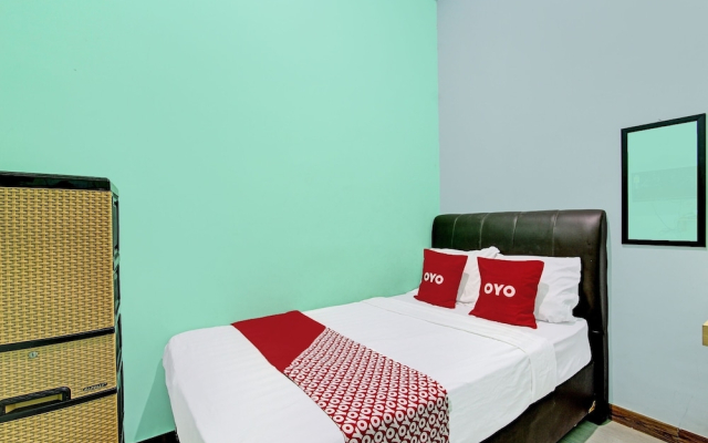 OYO 92521 Guest House Inayah Syariah