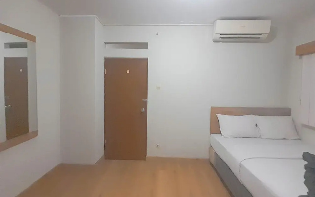Basic Wood 2Br Apartment At Gateway Ahmad Yani Cicadas