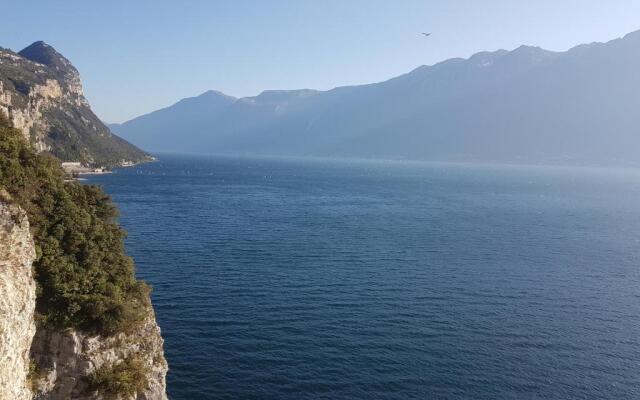 Appartamento Tobias 201 La Portella by Gardadomusmea