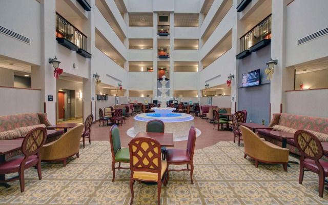 Hampton Inn & Suites Rockville Centre