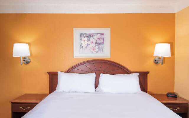 Travelodge by Wyndham Kingman