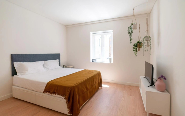 Monsanto Hill House - NO. 565 R/C D