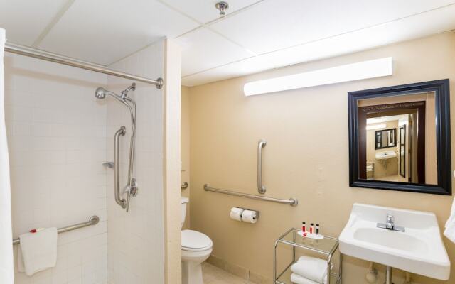 Ramada Plymouth Hotel And Conference Center