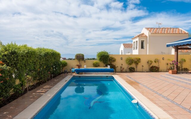VILLA ALMENDRO! Bbq, HEATED Private Swimming Pool !