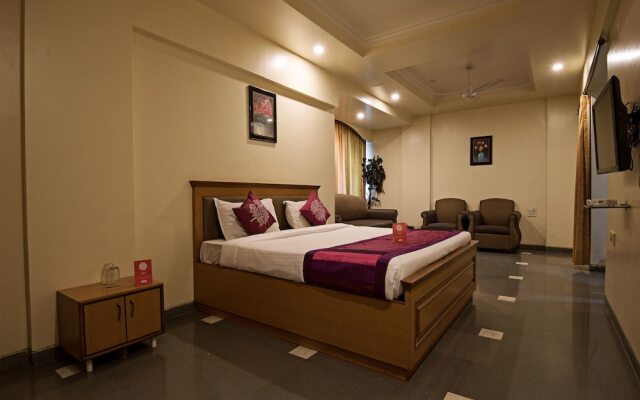 OYO 9739 Hotel Ratnalok