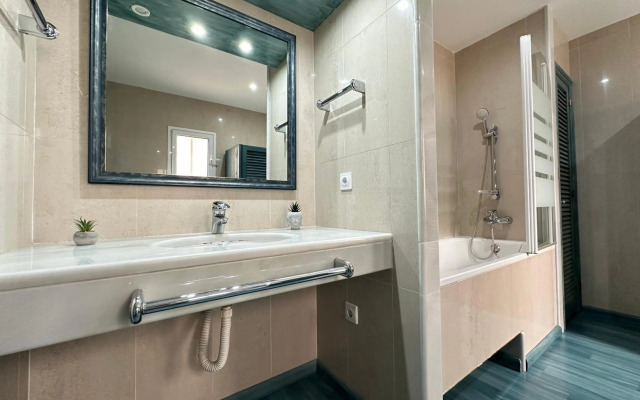 Agi Avenida Apartments