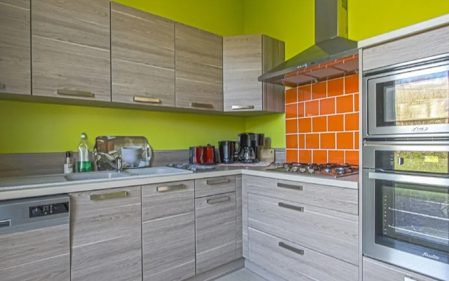 Bright Holiday Home With Garden