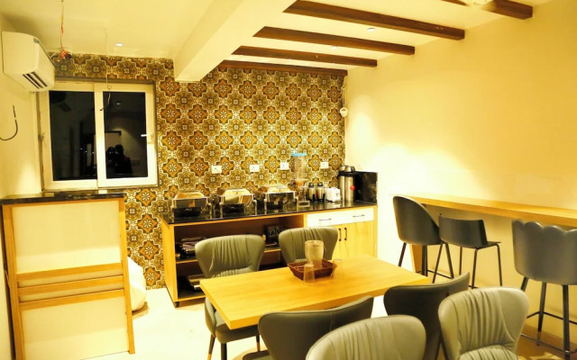 Oak Business Hotel
