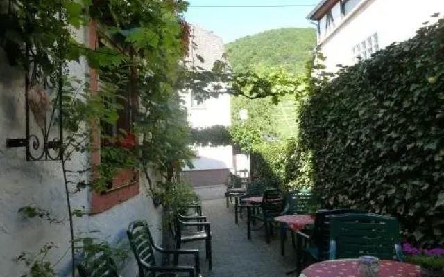 Alte Weinstuben Steinfelder Hof