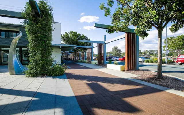 Comfy 2-bedroom Apartment With a Clyde River View