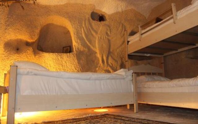 Stay In Peace Cave Hostel