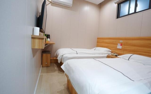 Shell Hotel Shanghai Tongji Univeristy Siping Road Schoolyard