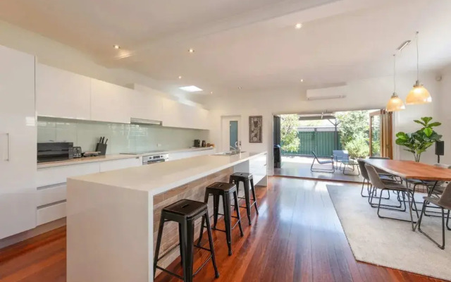 Renovated 3 Bedroom Family Home in Richmond With Parking