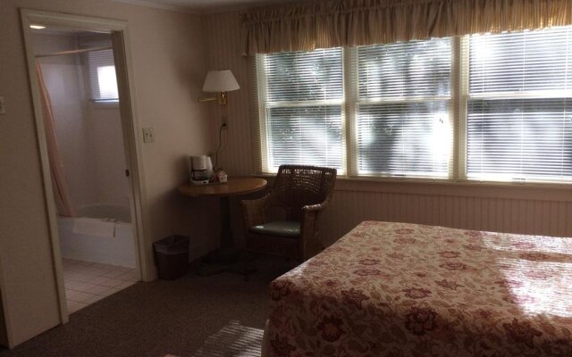 Midway Motel and Cottages