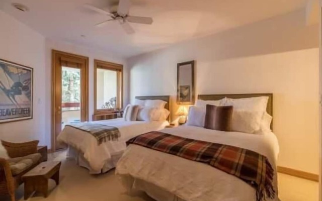 Strawberry Park Ski-in Ski-Out Condo by RedAwning