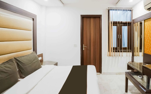 Oyo 79847 Collection O Hotel LS