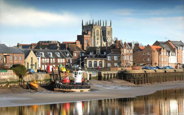 Pet-friendly - 2 Bedrooms Bungalow hot tub Parking