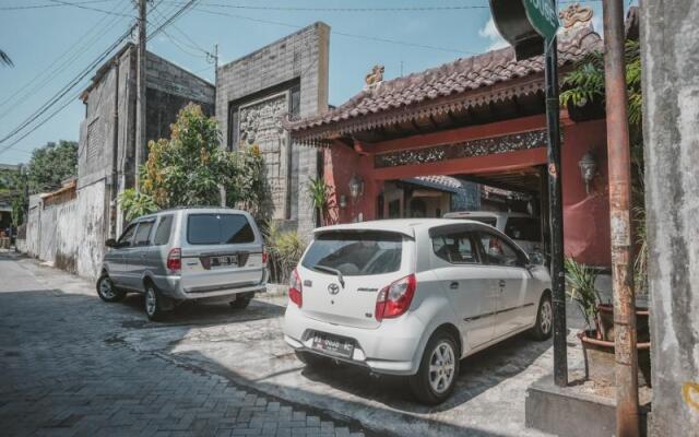 RedDoorz near Galeria Mall 2