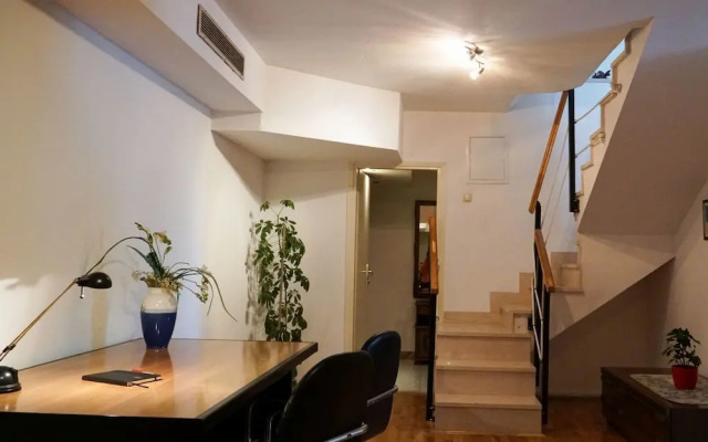 Duplex Apartment Tinel