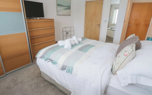 9 Headland Point
