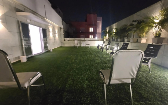Hotel Orange International