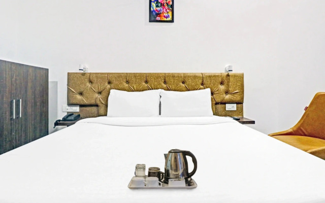 OYO 77788 Townhouse 405 Mall Road