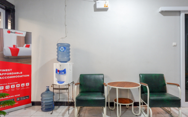 RedDoorz near Jalan Adi Sucipto Solo