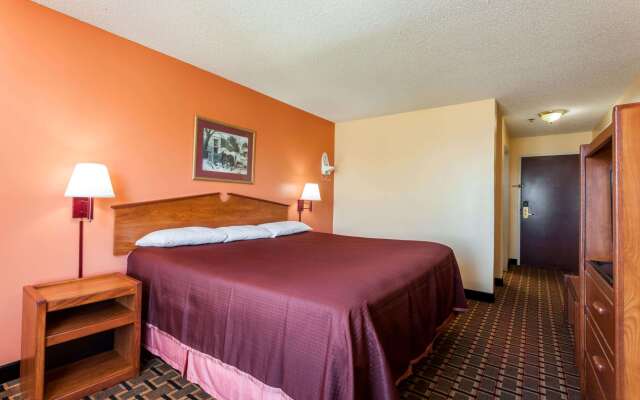 Howard Johnson by Wyndham Airport