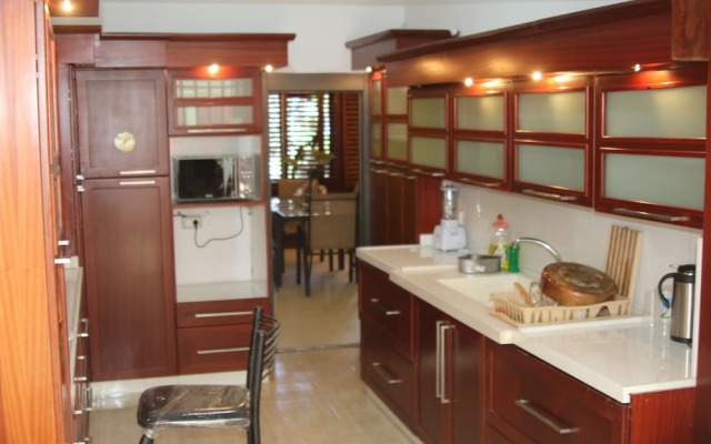 Hommus Hostel (New)