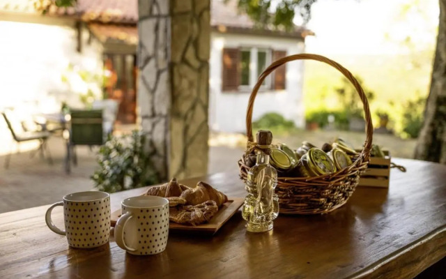 Roža in Sveti Bartol (Haus für 2-3 Personen)