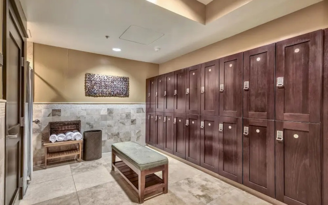 3 Bedroom Private -Tons Of Amenities Condo by RedAwning