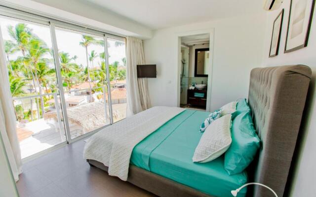 Incredible 4BR Beachfront Penthouse with Ocean View
